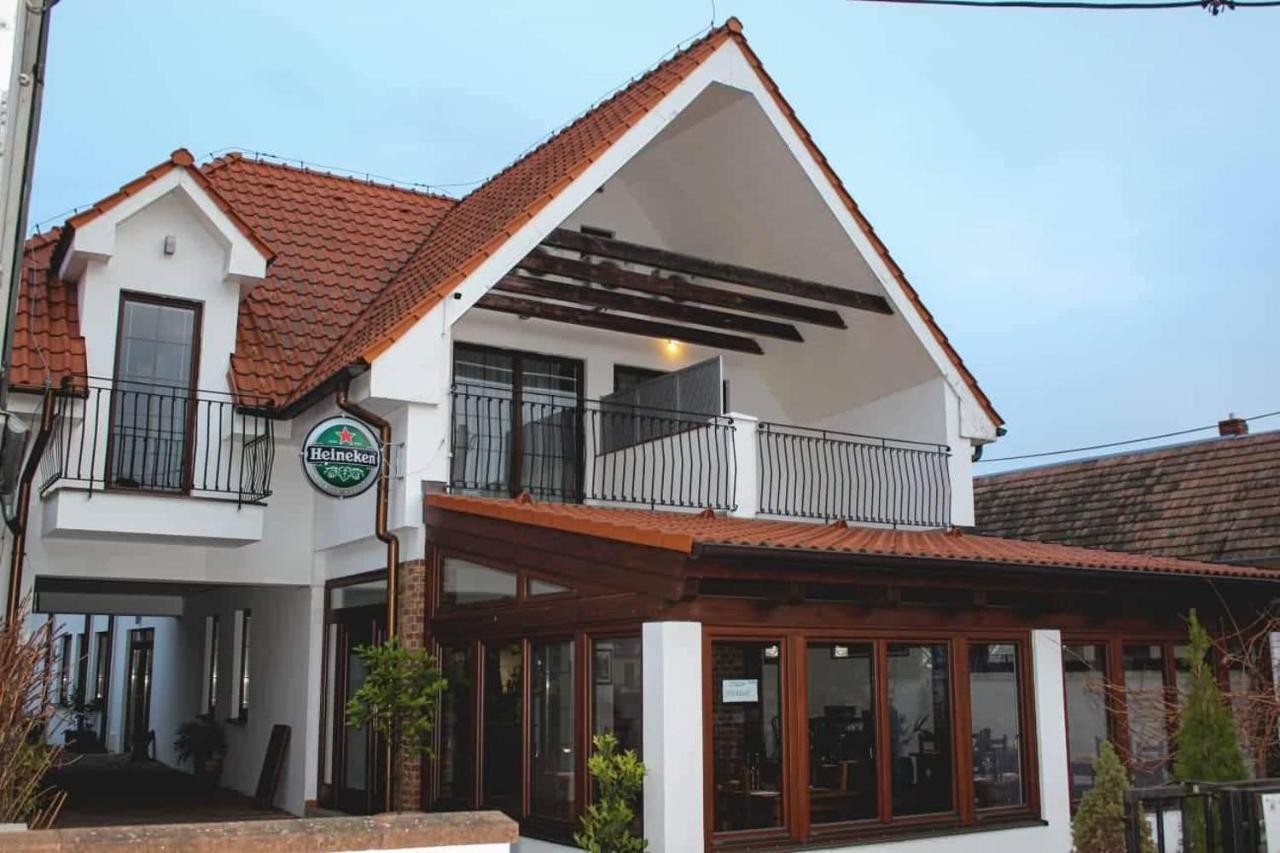 Il Galeone Hotel Stupava Eksteriør bilde